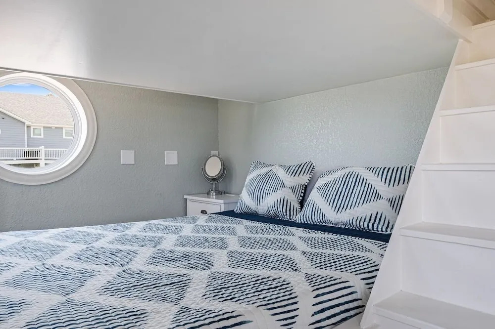 Crystal Beach Villa 5 Bedroom Home