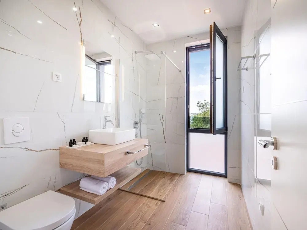 Luxury Villa With Private Indoor and Outdoor Pool