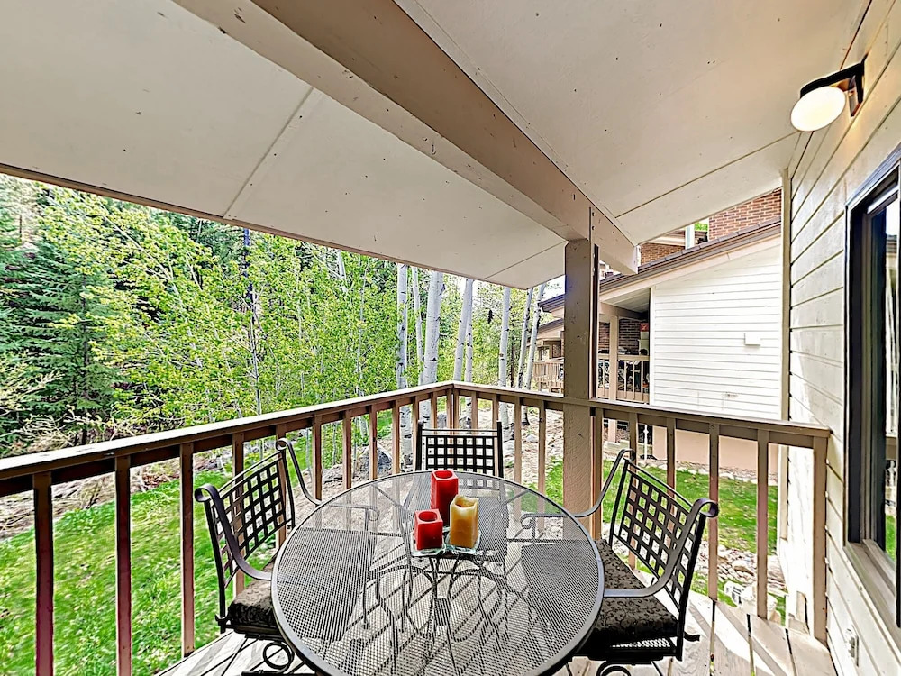 New Listing! Updated W/ Sauna, Near Ski Lift 2 Bedroom Townhouse
