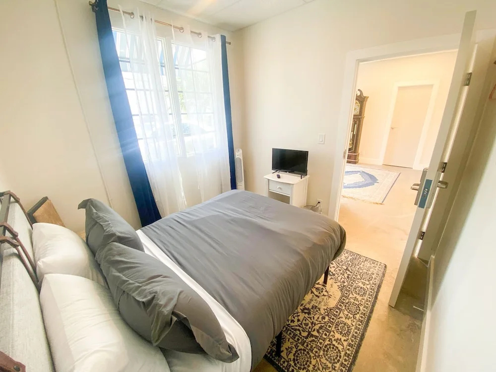 ITH Santa Barbara Surf Hostel