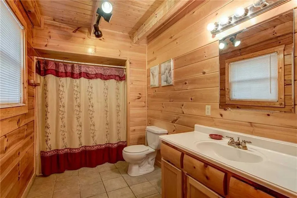 Take It Easy 3 Bedroom Home with Hot Tub
