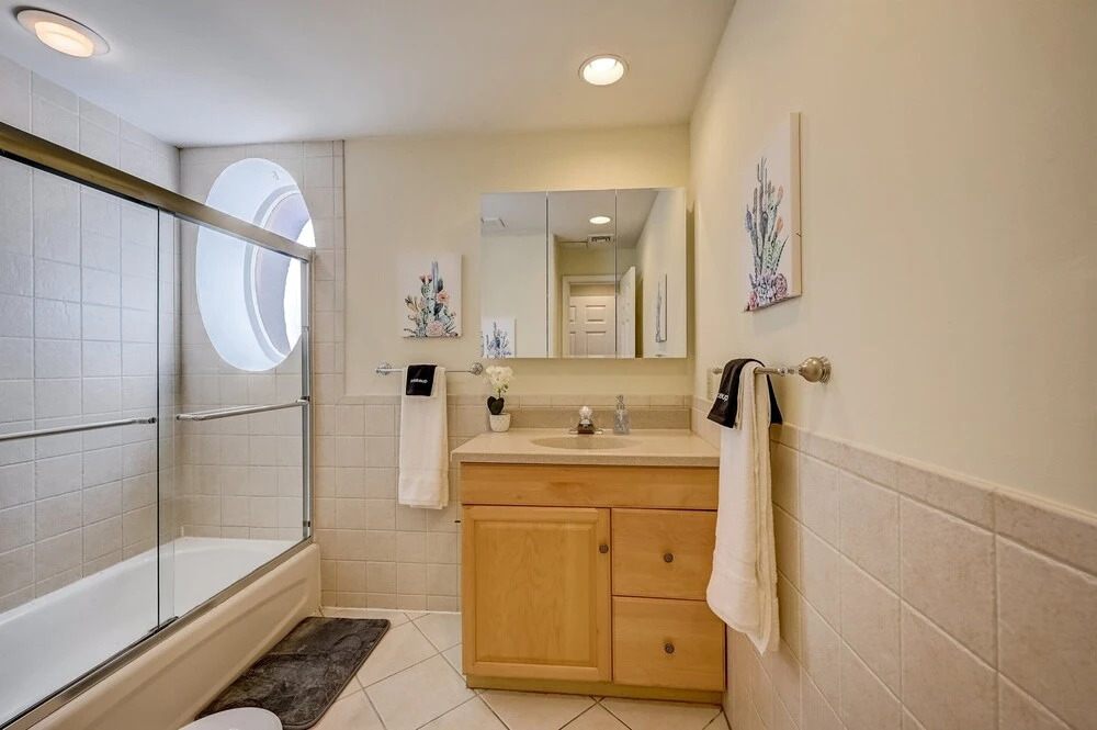 FRONTDESK 242 S 17th St Apts Rittenhouse Sq Philadelphia
