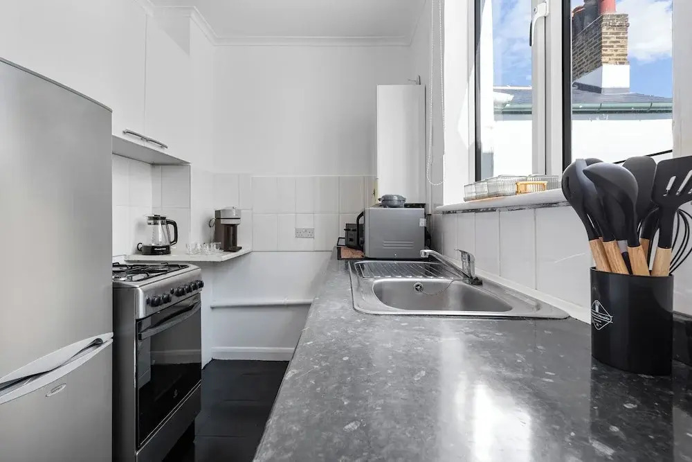 Charming London Apartment Near City Center