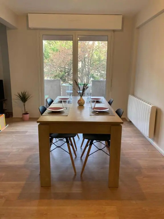 Superbe appart 80 m2 avec balcon & parking
