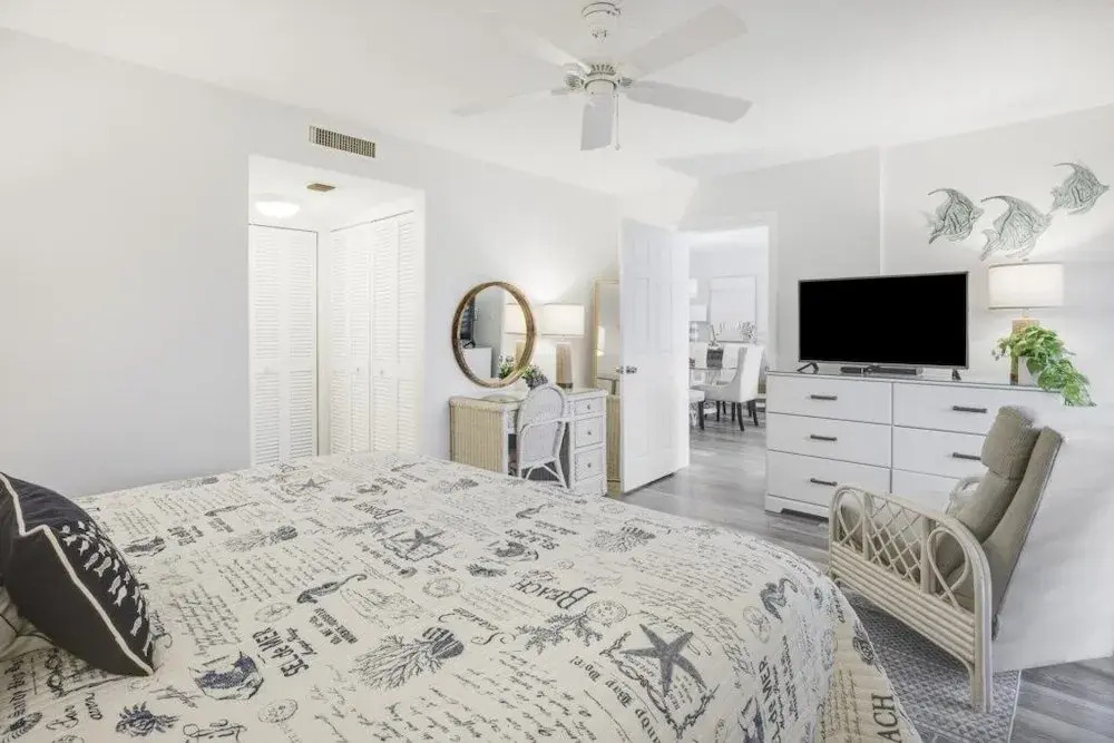 Loggerhead 282 2 Bedroom Condo by RedAwning