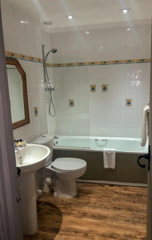 The Hoops Inn & Country Hotel