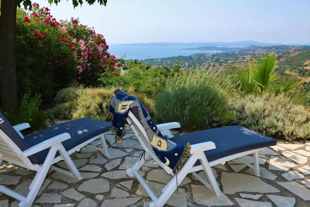 Beautiful gulf of St Tropez Mazet with large terrace, private area (swimming pools, tennis)