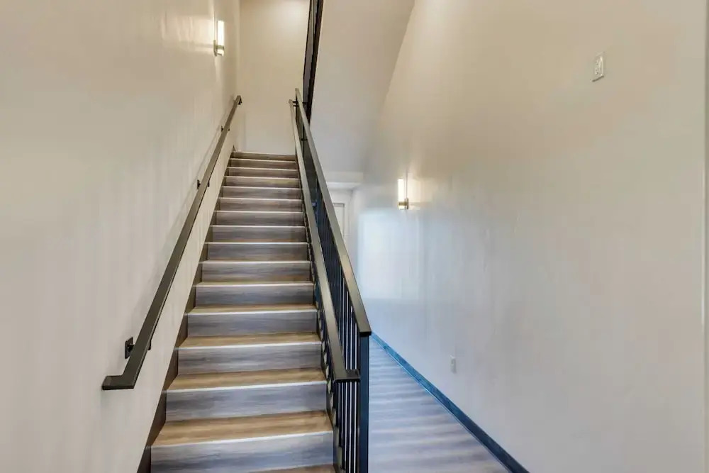Sleeps 20 4 Units, Hot Tub, Deck, Near Downtown+old Bend Aerie by Avantstay