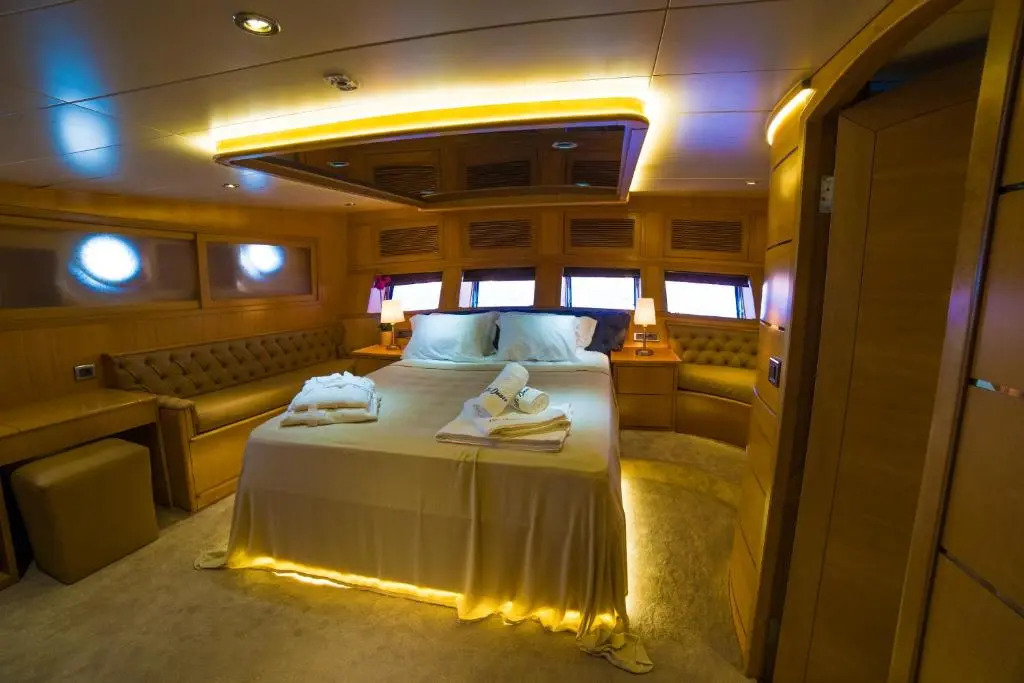 7 Deluxe - A Seductive Blend Of Style And Serenity