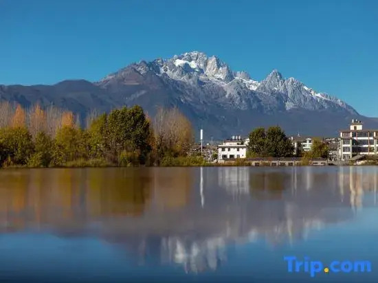 EARTHGAZE•STARSPANNG: 180-Degree Snow Mountain View Homestay (Lijiang Ancient Town Branch)