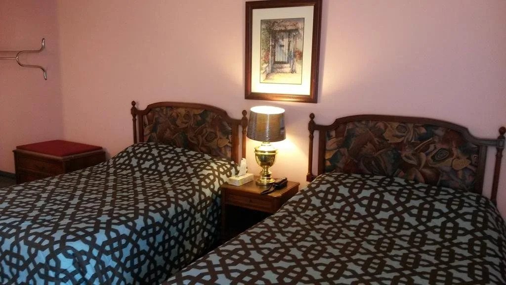 Highway Motor Inn