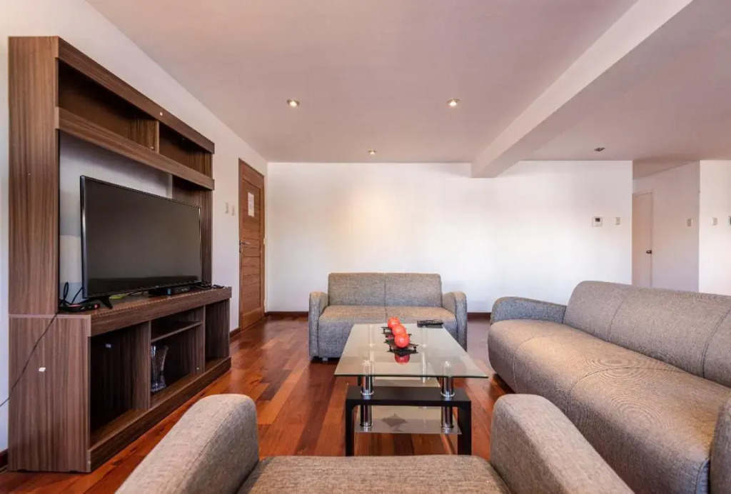 El Triunfo Apartments