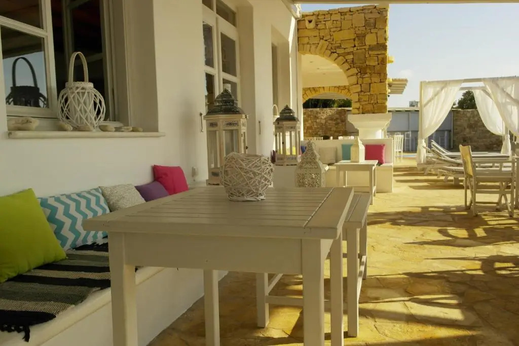 Paradise Hotel