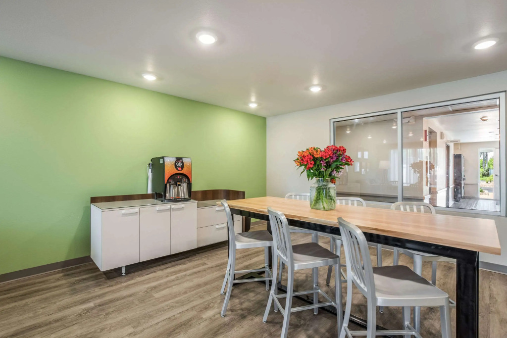 WoodSpring Suites Chicago Midway