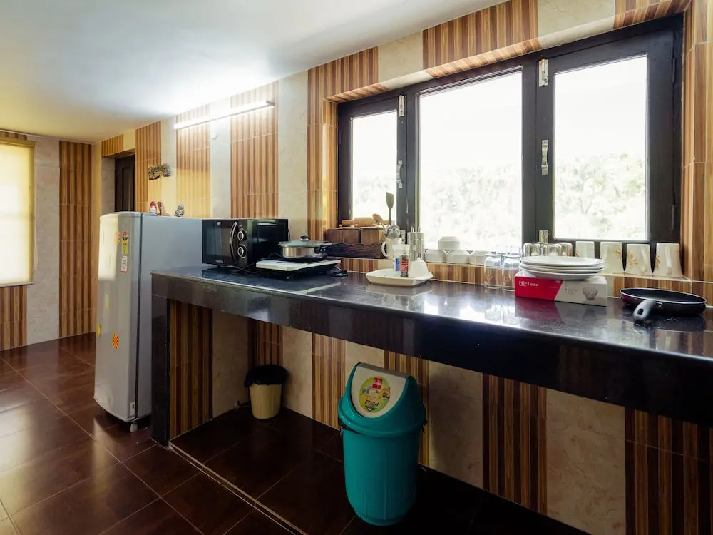 OYO 14132 Home Elegant 1BHK Kempty Road