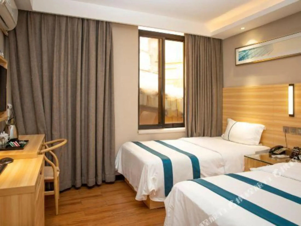 Fengning Hotel (Fengning Hotel （Guangzhou Shangxiajiu Pedestrian  Ximenkou Subway Station Branch）