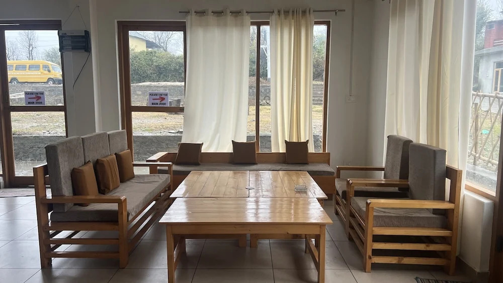 Flyscape Hostel