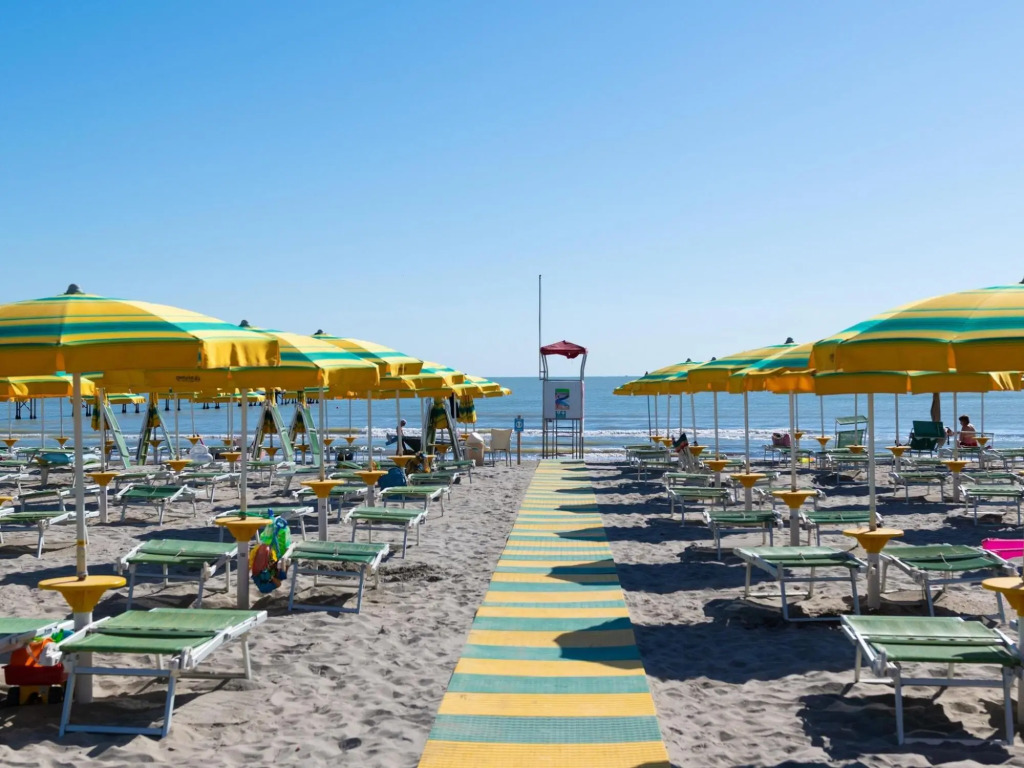 Mobile Home in Italy Near the Beach