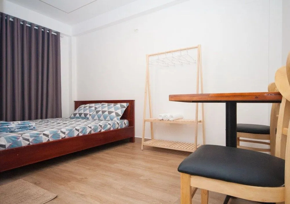 The Prince of Whales Hostel & Bar