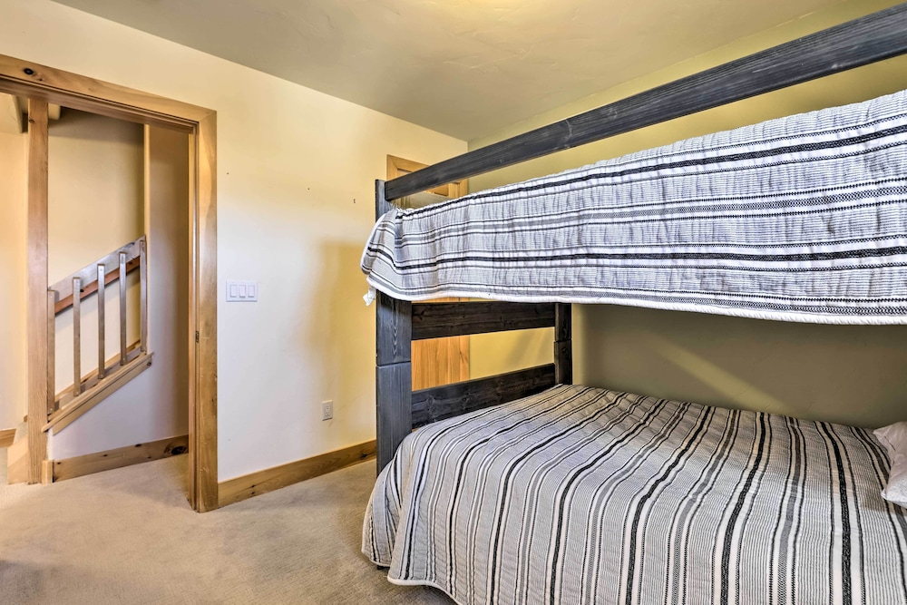 Lovely Fraser Retreat w/ Hot Tub & Fire Pit!