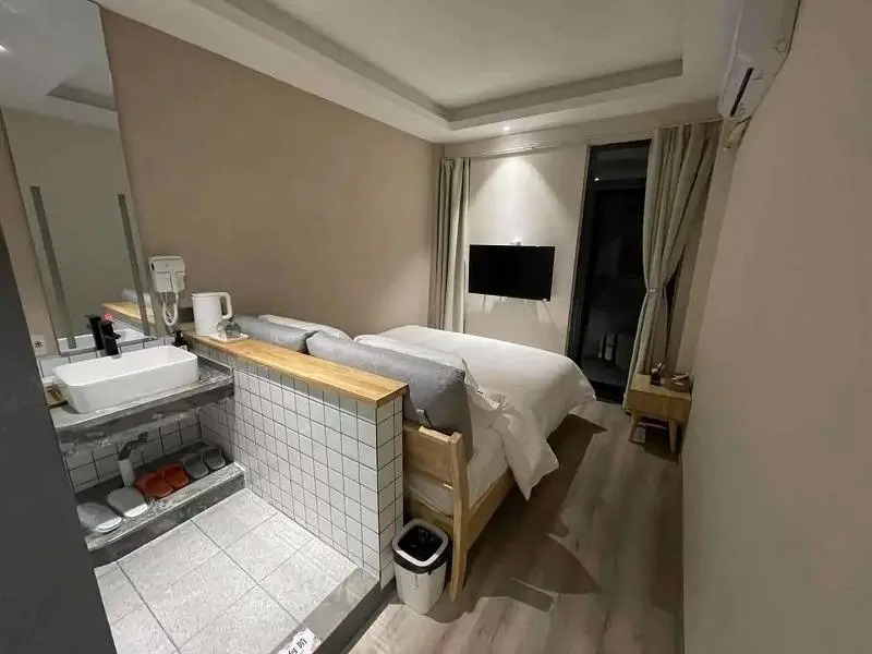 Huaqing First Sight Homestay Xian