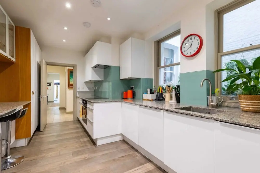 Elegant 2BD Flat 5 Mins to Kensington Gardens!
