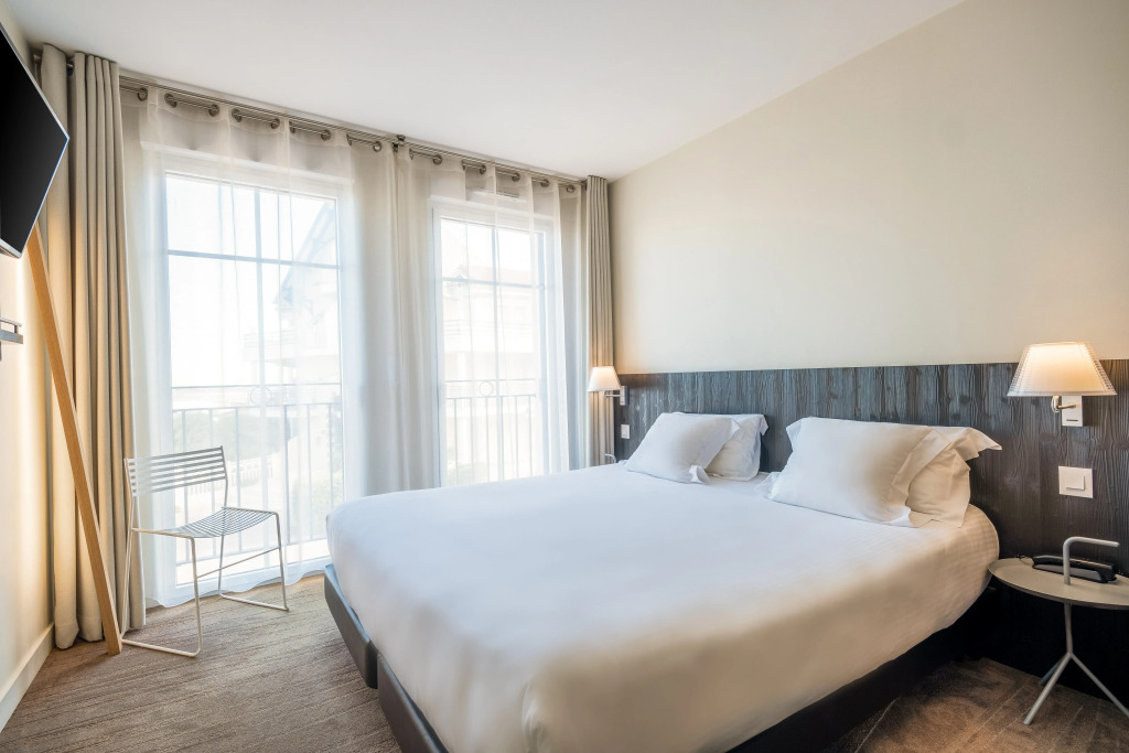 Les Flots - Hôtel et Restaurant face à locéan - Châtelaillon-Plage