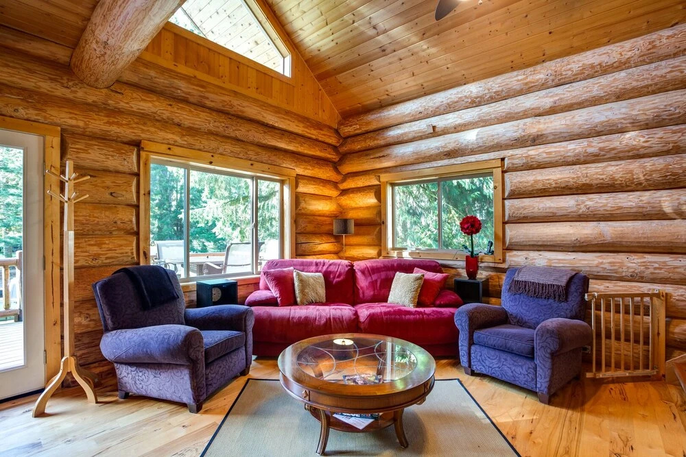 Snowline Cabin #33 - A Stunning Family Log Home With a Hot Tub and Wifi!