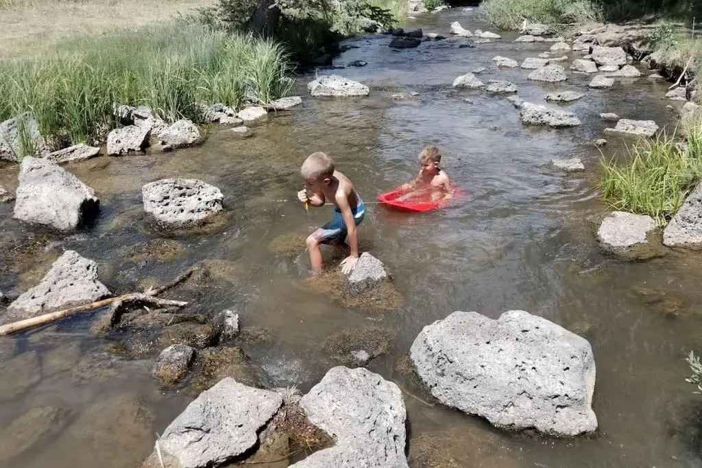 Cozy Cabin Near Bryce and Zion sleeps 4 adults