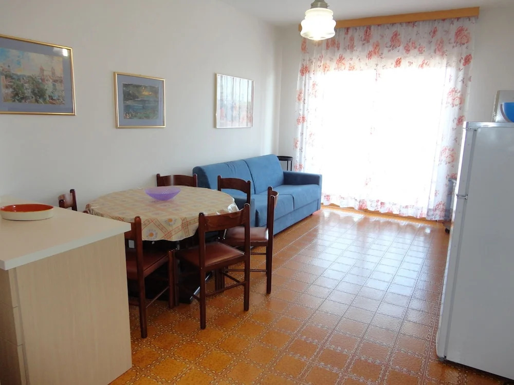 Bright Apartment With big Terrace for 5 People Near the Beach by Beahost Rentals