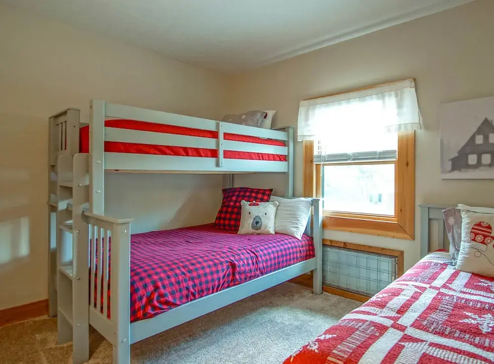 Whistlepunk #12: 4 Bedroom, 3 Bath: Slope Side, Wood Fireplace