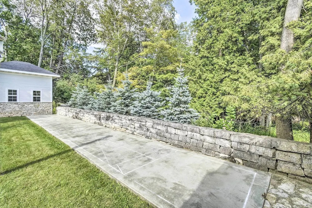 Ephraim Home w/ Yard - Walk to Lake Michigan!