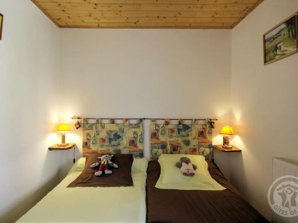 Gîte Authentique 16e Siècle avec Cheminée Près de Burdignes - FR-1-496-101