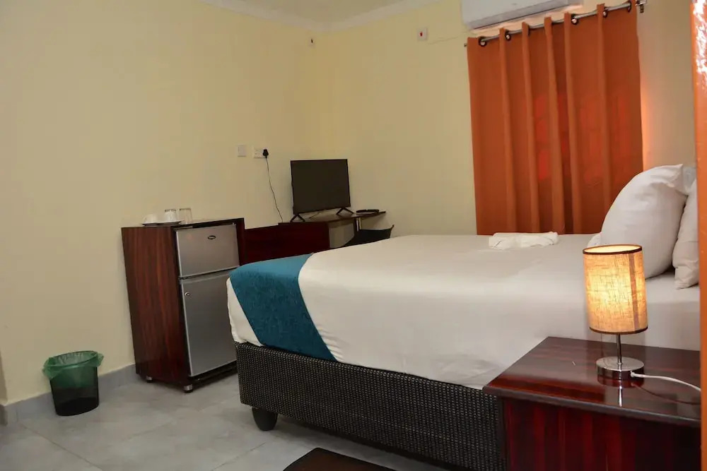 Three Tree Hotel