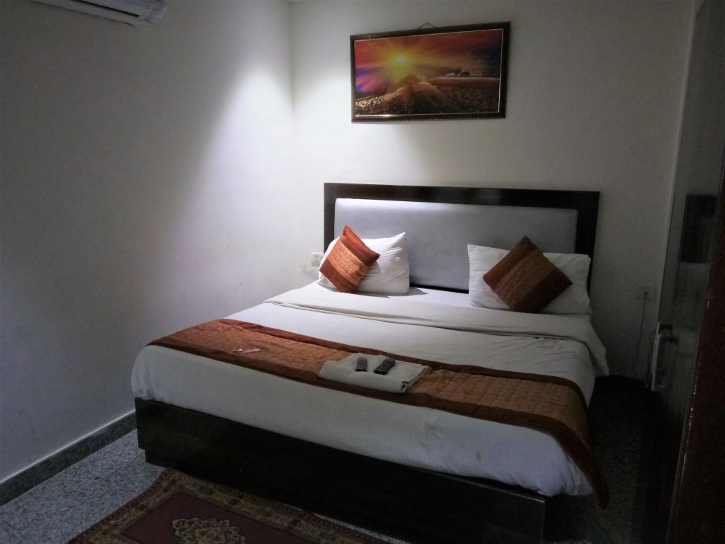 Airport Hotel The Paramont