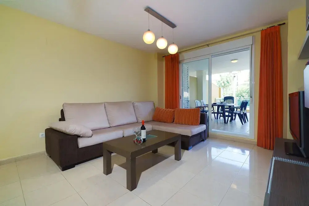 Fais in D nia With 2 Bedrooms and 2 Bathrooms