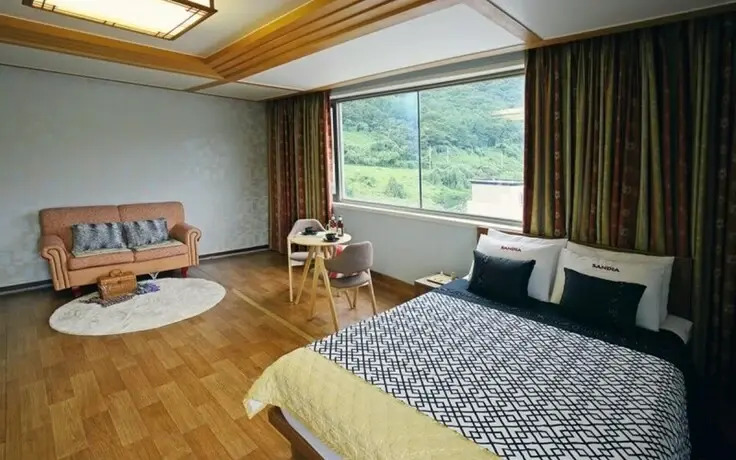 Ulsan Yeongnam Alps Sandia Oncheon
