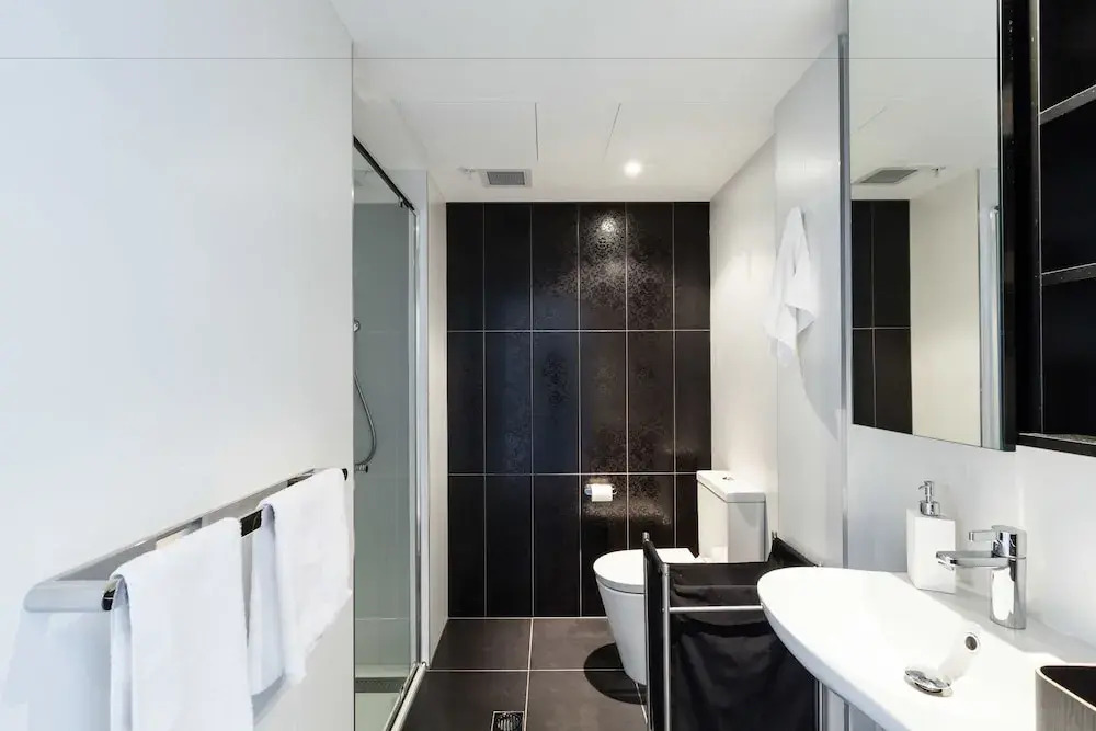 LOGAN, 2BDR Melbourne Apartment