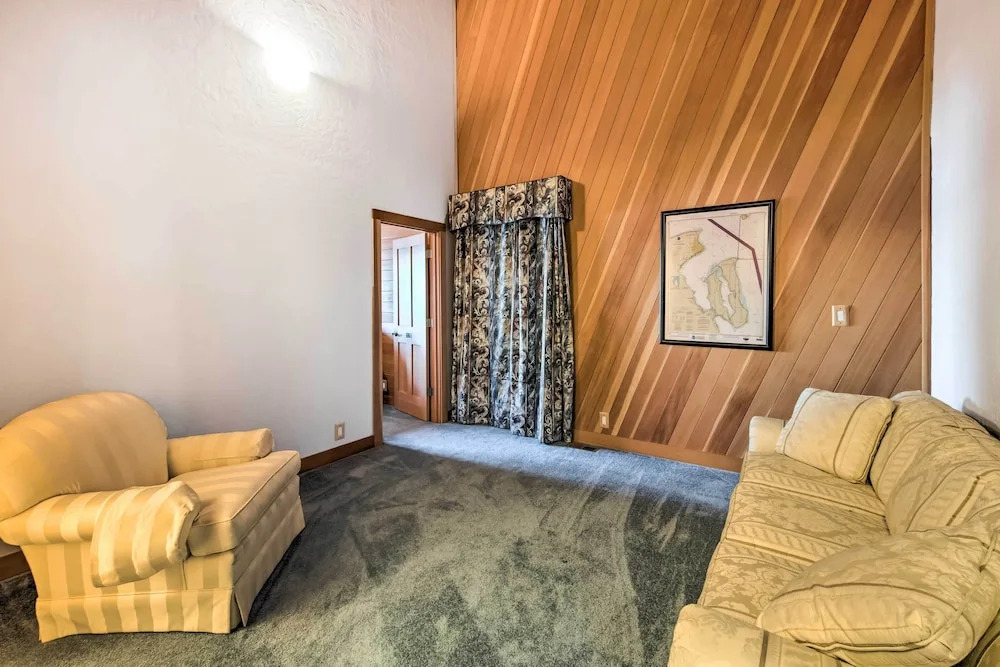 Marrowstone Island Home: 20 Mins to Port Townsend
