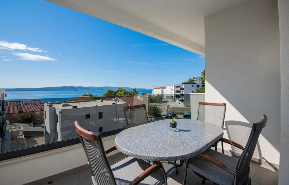 Nice Apartment in Baska Voda With 1 Bedrooms, Heated Swimming Pool and Swimming Pool