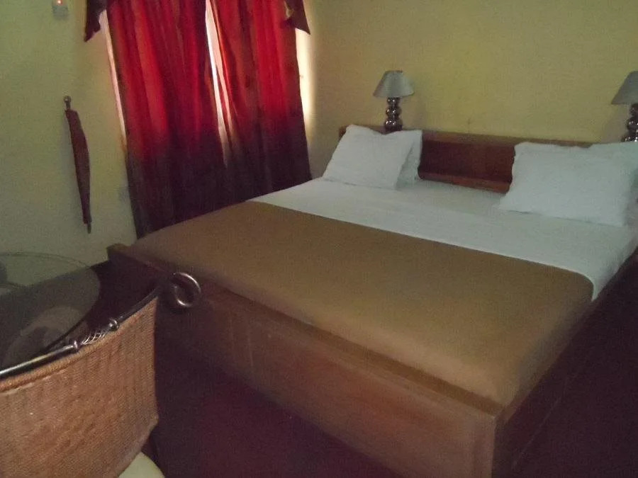 Sir Max Hotel