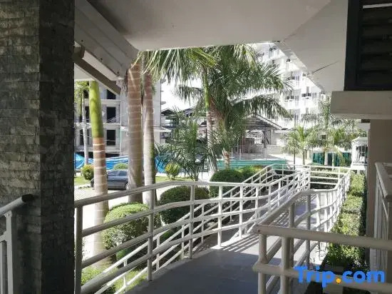Azur Suites Amani A326 Near Airport Netflix Cozy