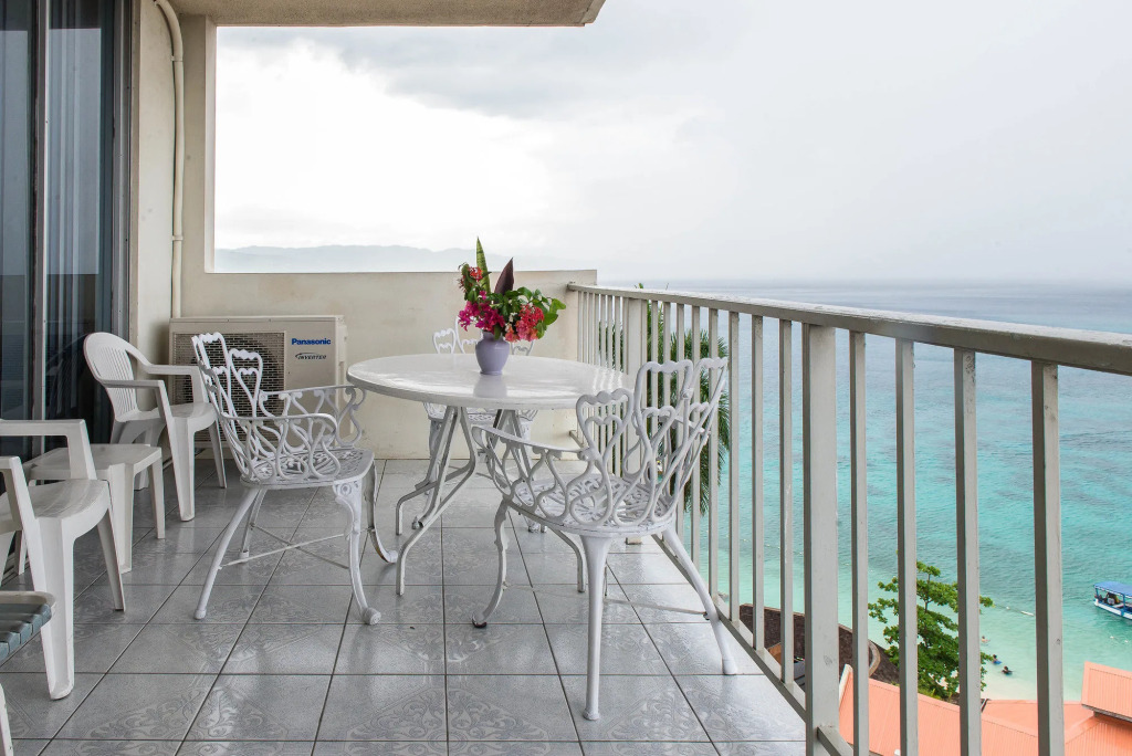 Coral Reef Beach Suite At Montego Bay Club Resort
