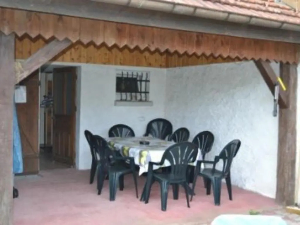 Gîte spacieux avec terrasse, 3 chambres, équipements bébé, à 16 km de Gérardmer - FR-1-589-23
