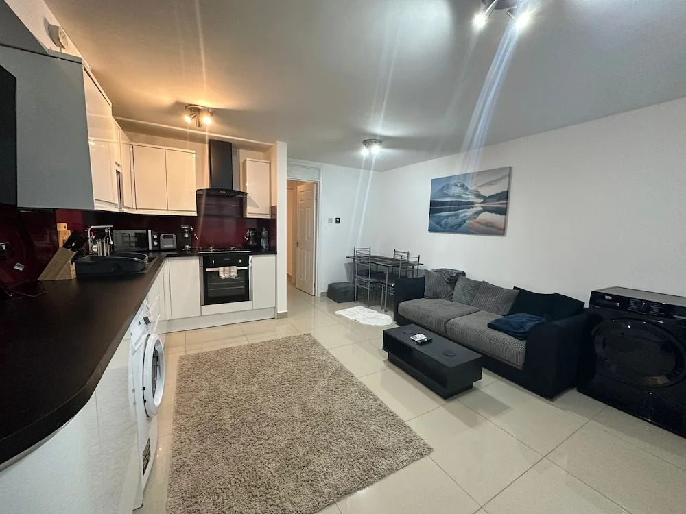 Charming 1-bed Apartment in Chigwell