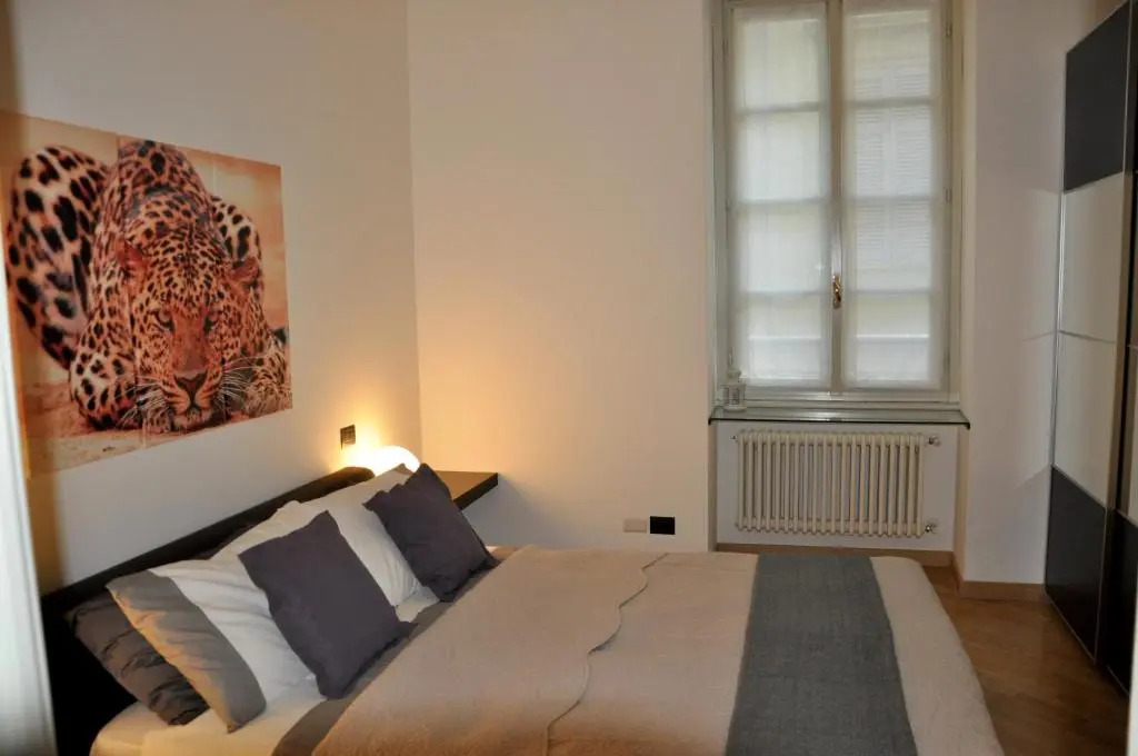 CHARMING COMO - Apartment downtown in the pedestrian area with 2 double bedrooms and 2 complete bathrooms a spacious living room and full equipped kitchen