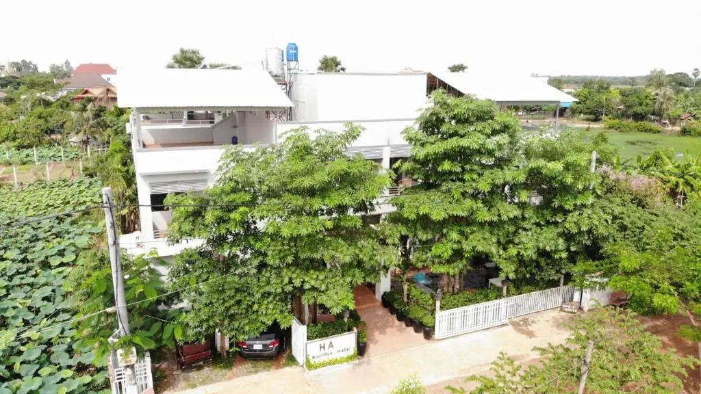 Private Entire 8 BedRooms Garden Pool Villa With Kitchen & BBQ Facilities