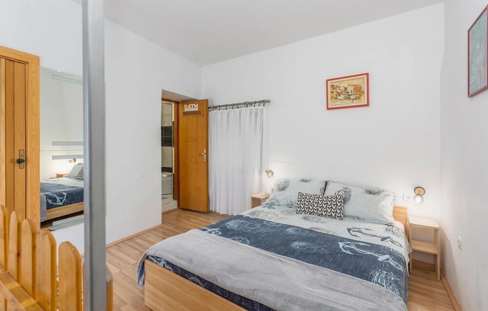 Beautiful Apartment in Cres With Wifi and 1 Bedrooms