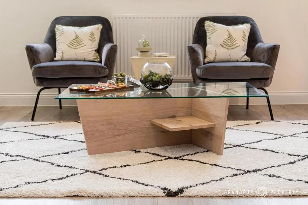 BOURNECOAST - STYLISH FLAT with SEA GLIMPSES - FM8406