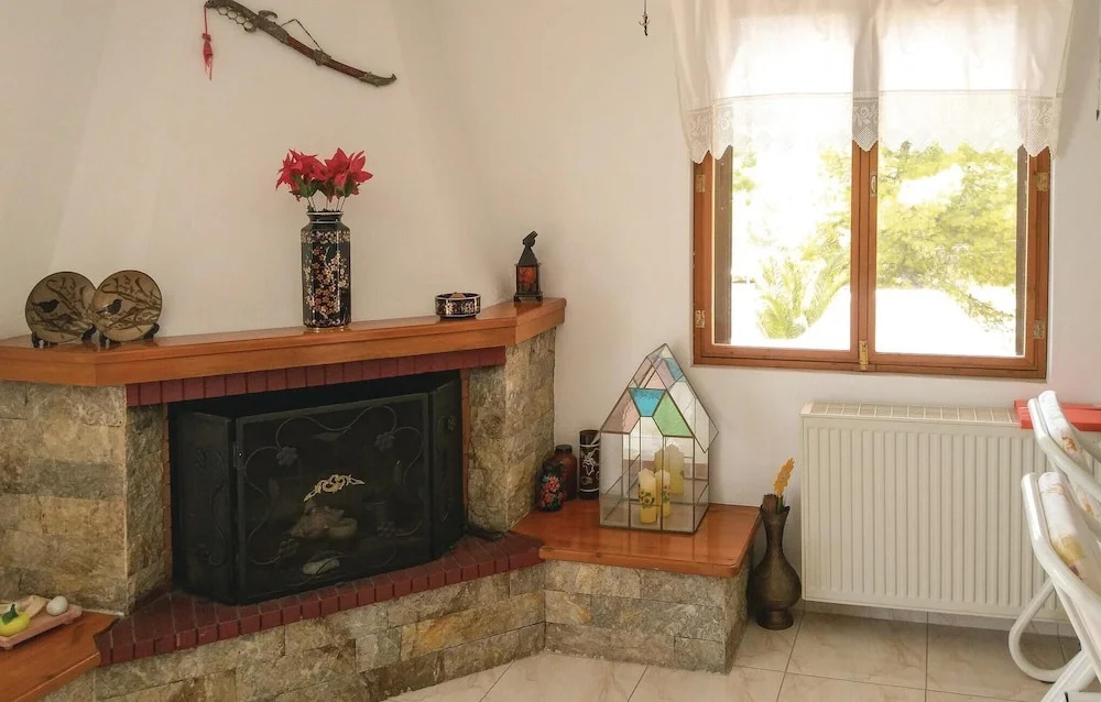 Nice Apartment in Korfos, Korinthos With 3 Bedrooms and Wifi